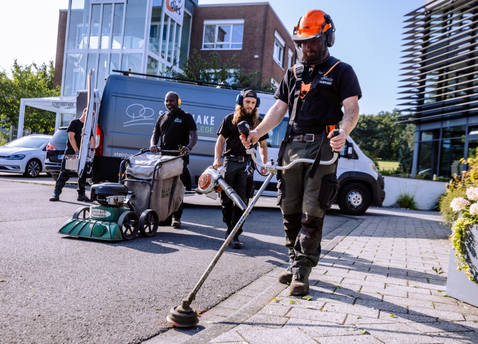 Grün & Pflege Kolonne bei der Arbeit
